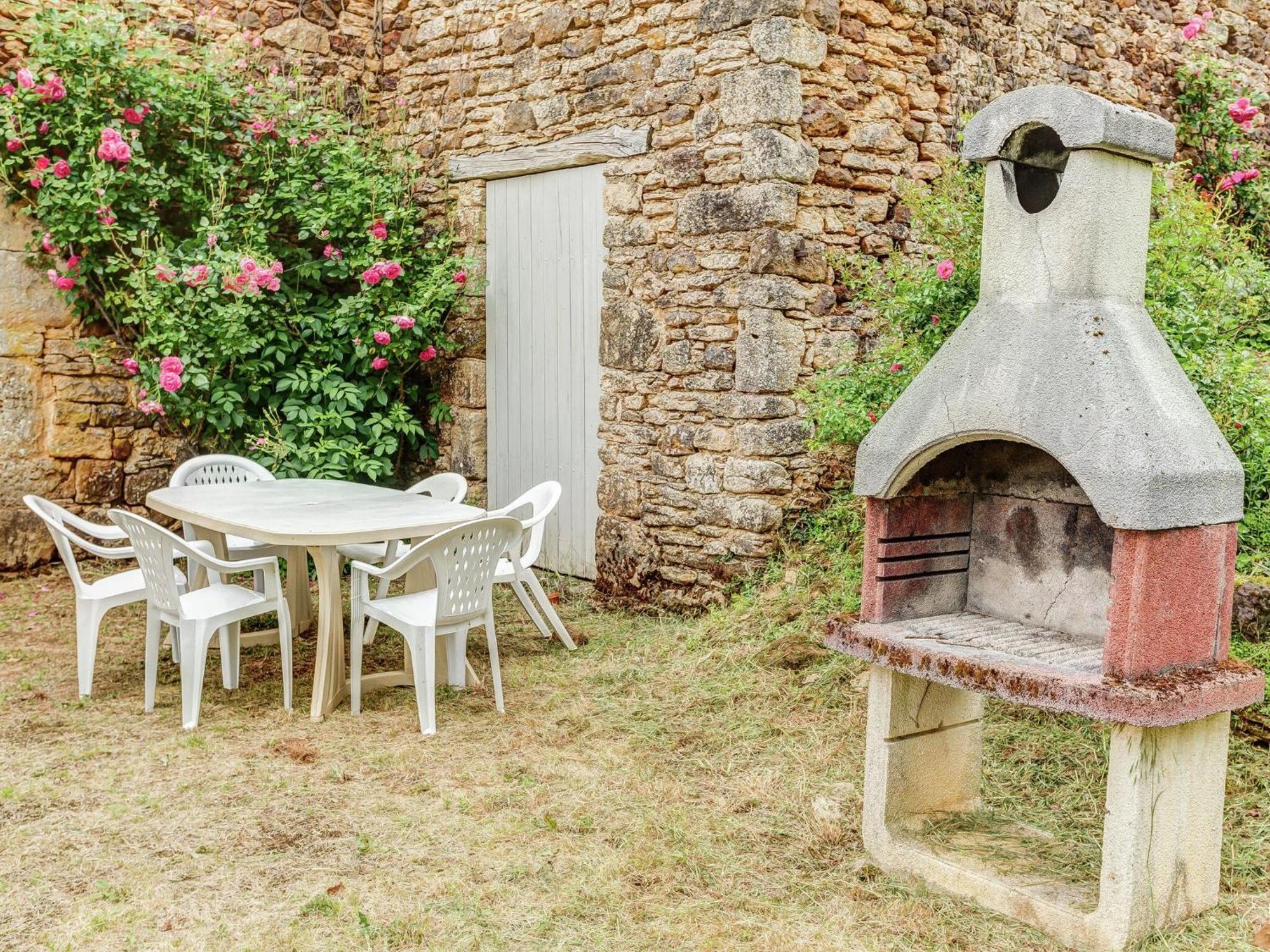 Cosy Holiday Home In Lantheuil With Garden Villefranche-du-Périgord Exterior photo
