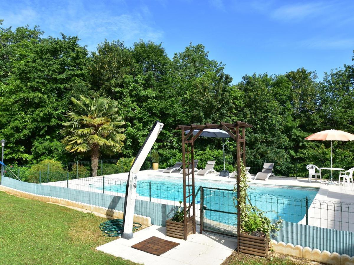 Cosy Holiday Home In Lantheuil With Garden Villefranche-du-Périgord Exterior photo